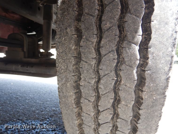 image for item DM6333 2005 International DuraStar 4300  truck cab and chassis