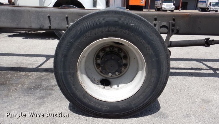 image for item DM6333 2005 International DuraStar 4300  truck cab and chassis