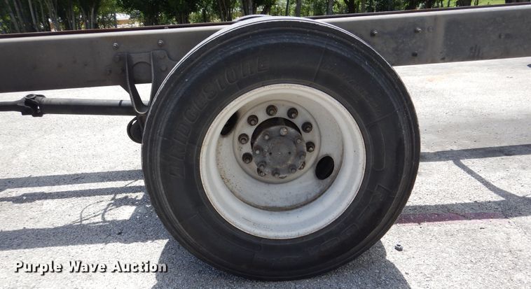 image for item DM6333 2005 International DuraStar 4300  truck cab and chassis