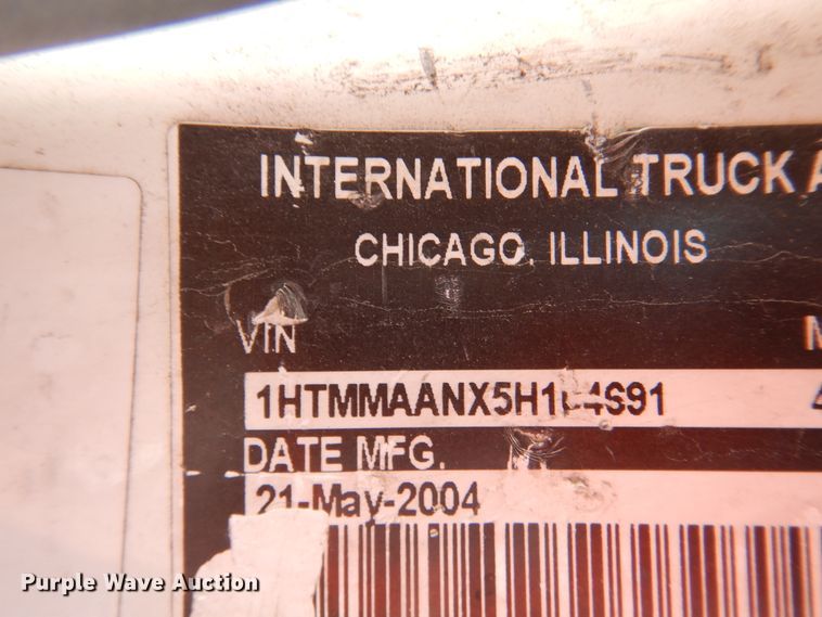 image for item DM6333 2005 International DuraStar 4300  truck cab and chassis