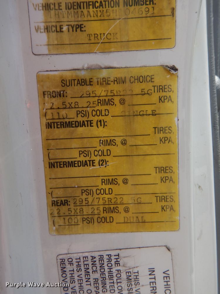 image for item DM6333 2005 International DuraStar 4300  truck cab and chassis
