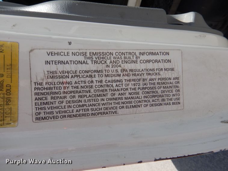 image for item DM6333 2005 International DuraStar 4300  truck cab and chassis