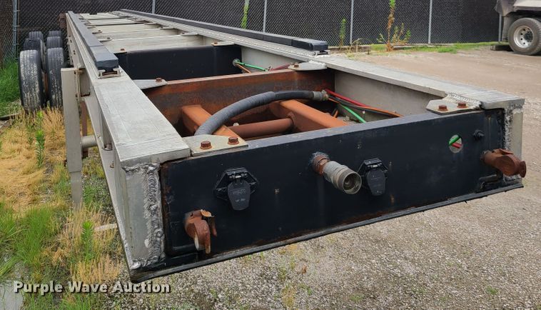 image for item DM8735 2005 Vantage  end dump trailer chasis