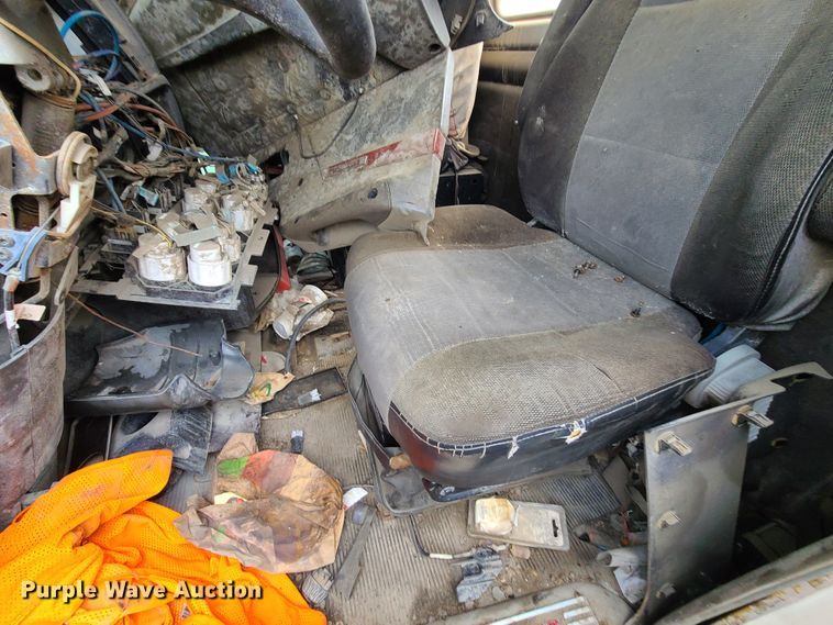 image for item DM8736 2006 Kenworth  truck cab and chassis