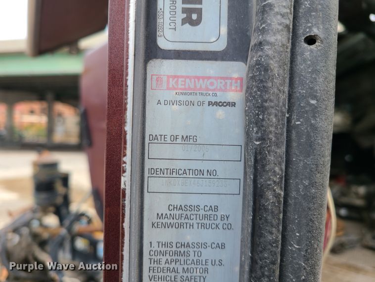 image for item DM8736 2006 Kenworth  truck cab and chassis