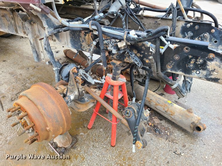 image for item DM8736 2006 Kenworth  truck cab and chassis