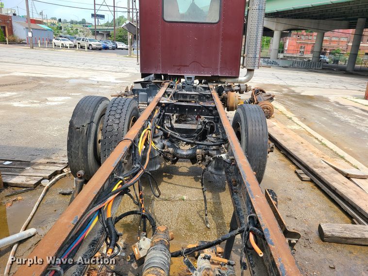 image for item DM8736 2006 Kenworth  truck cab and chassis