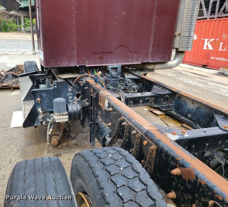 image for item DM8736 2006 Kenworth  truck cab and chassis