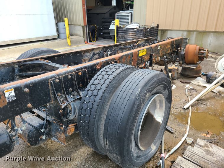 image for item DM8736 2006 Kenworth  truck cab and chassis