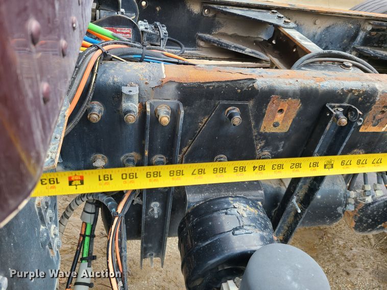 image for item DM8736 2006 Kenworth  truck cab and chassis