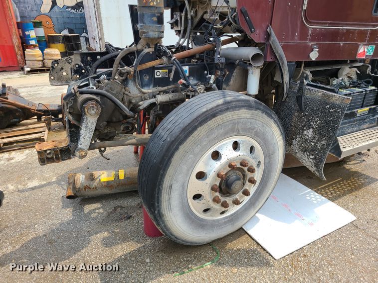 image for item DM8736 2006 Kenworth  truck cab and chassis