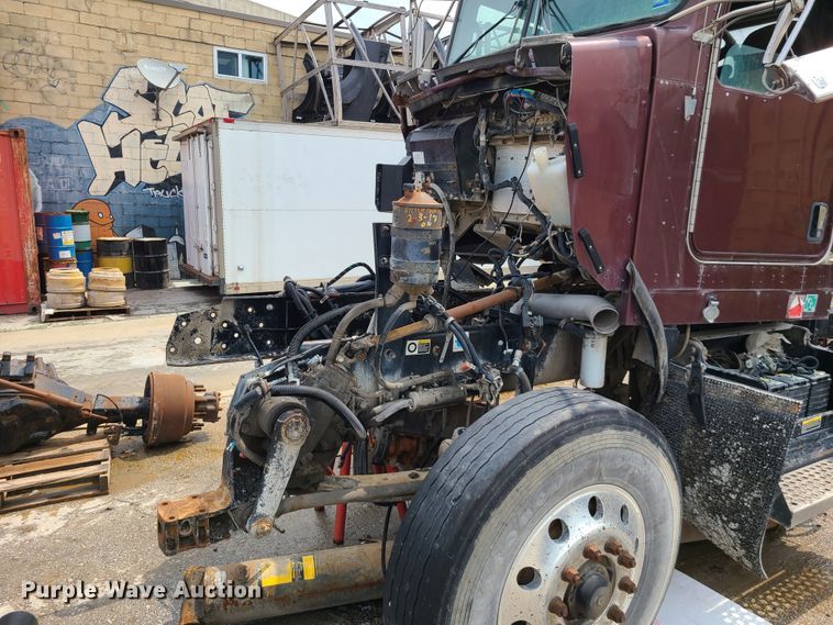 image for item DM8736 2006 Kenworth  truck cab and chassis