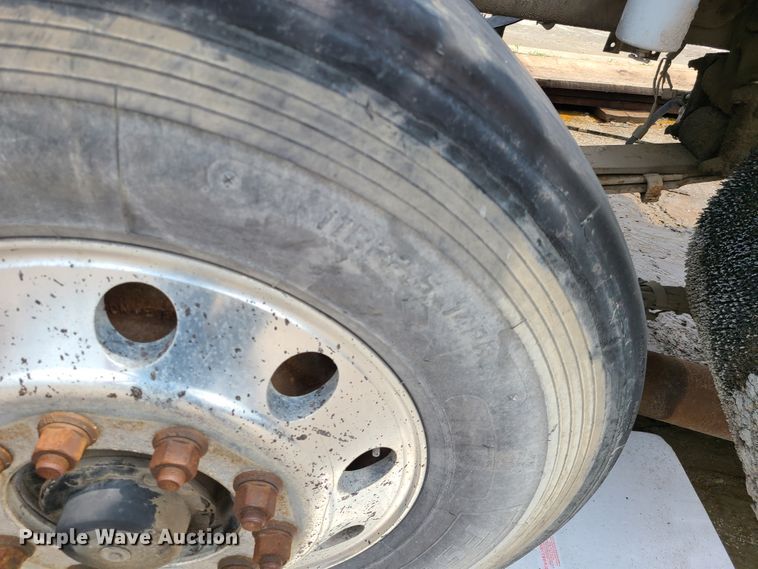 image for item DM8736 2006 Kenworth  truck cab and chassis