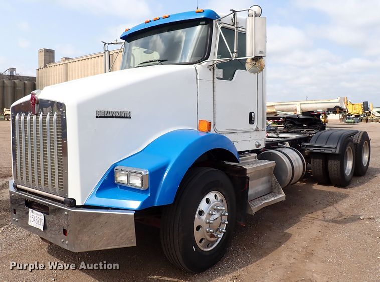 image for item DN1783 2012 Kenworth T800  semi truck
