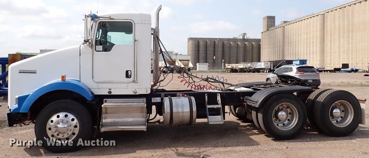 image for item DN1783 2012 Kenworth T800  semi truck