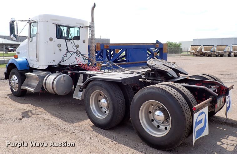 image for item DN1783 2012 Kenworth T800  semi truck