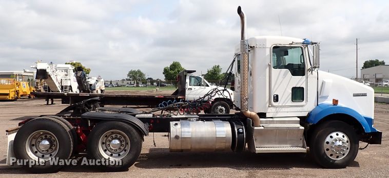 image for item DN1783 2012 Kenworth T800  semi truck
