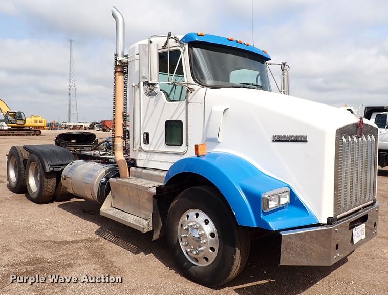 image for item DN1783 2012 Kenworth T800  semi truck