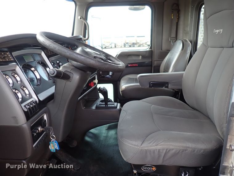 image for item DN1783 2012 Kenworth T800  semi truck