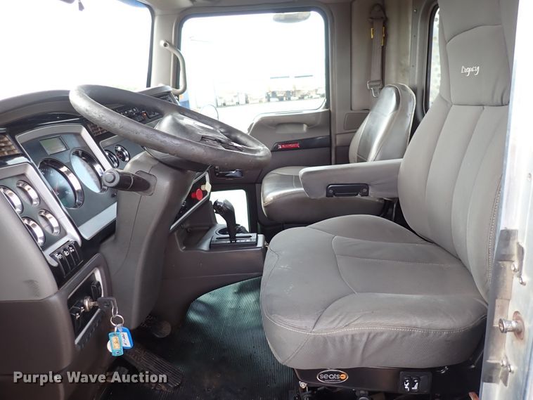 image for item DN1783 2012 Kenworth T800  semi truck