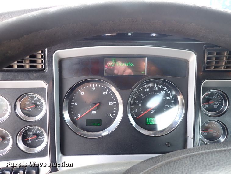 image for item DN1783 2012 Kenworth T800  semi truck