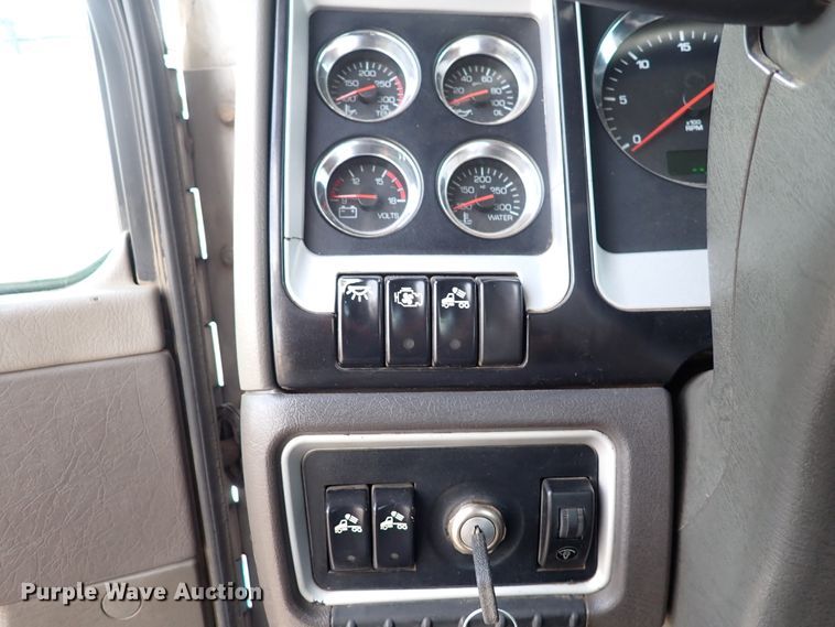 image for item DN1783 2012 Kenworth T800  semi truck