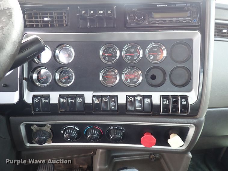 image for item DN1783 2012 Kenworth T800  semi truck