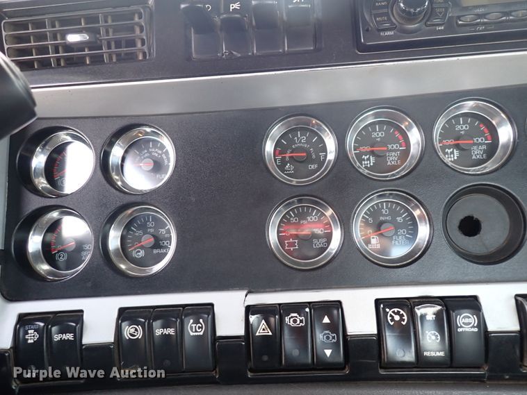 image for item DN1783 2012 Kenworth T800  semi truck