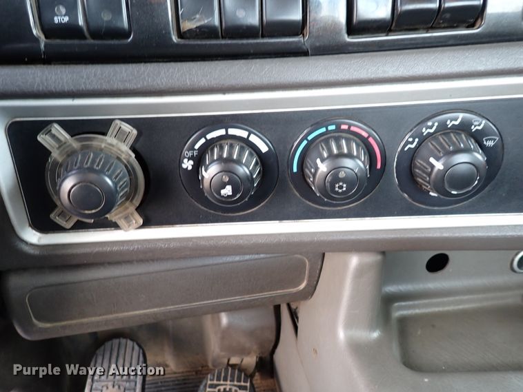 image for item DN1783 2012 Kenworth T800  semi truck