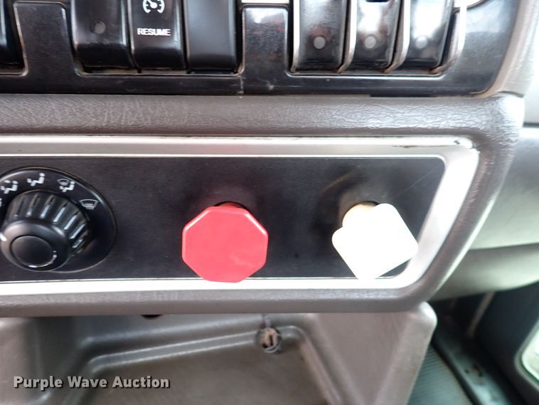 image for item DN1783 2012 Kenworth T800  semi truck