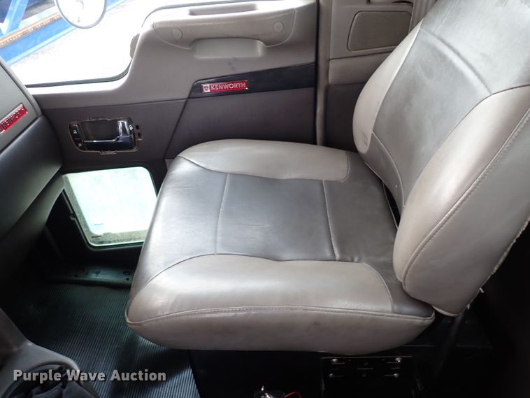 image for item DN1783 2012 Kenworth T800  semi truck