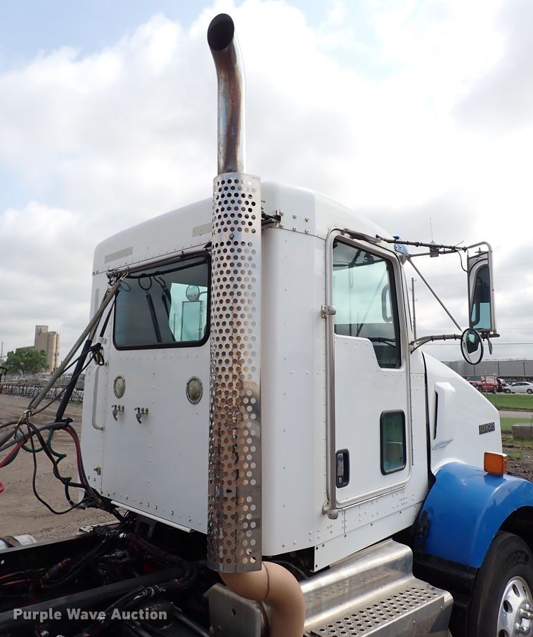 image for item DN1783 2012 Kenworth T800  semi truck