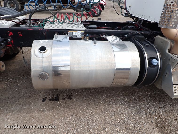 image for item DN1783 2012 Kenworth T800  semi truck