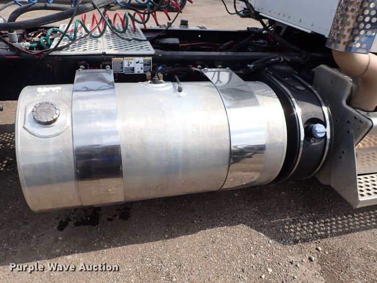 image for item DN1783 2012 Kenworth T800  semi truck