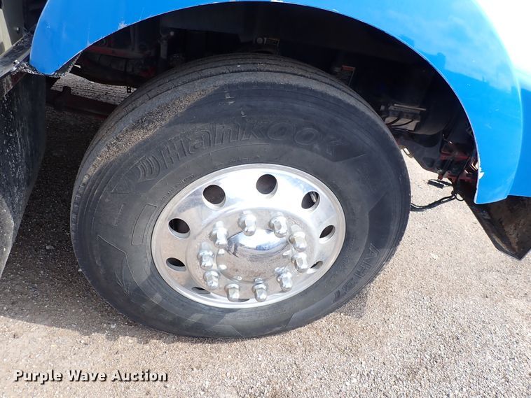 image for item DN1783 2012 Kenworth T800  semi truck