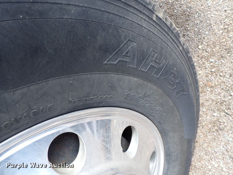 image for item DN1783 2012 Kenworth T800  semi truck