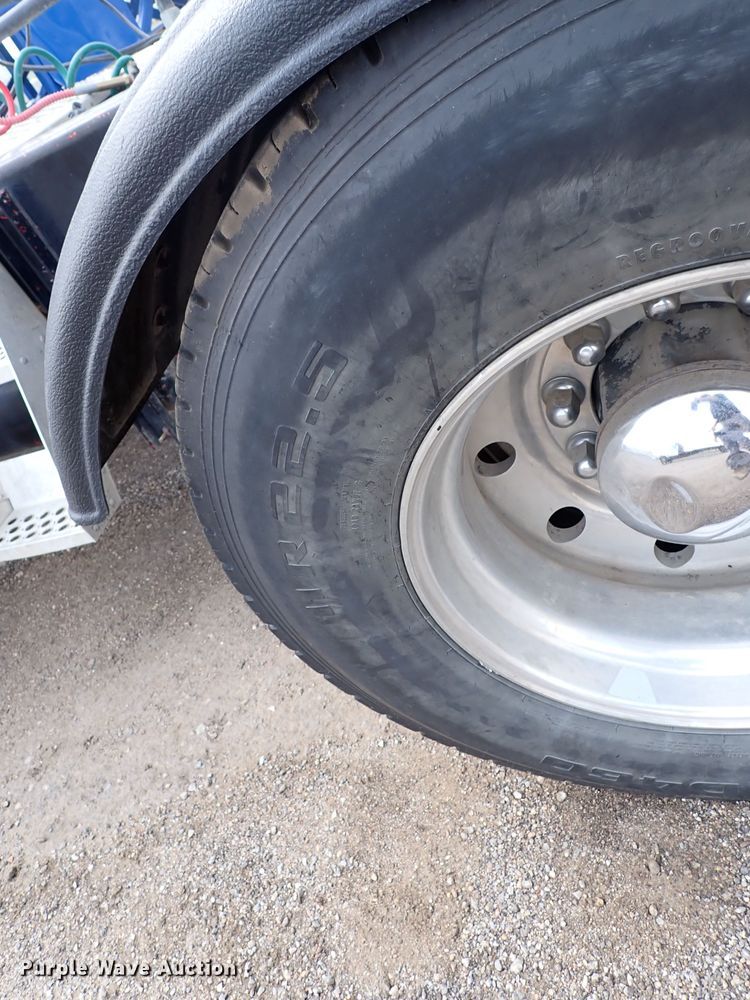 image for item DN1783 2012 Kenworth T800  semi truck