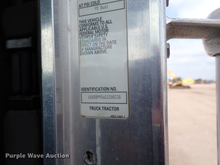 image for item DN1783 2012 Kenworth T800  semi truck