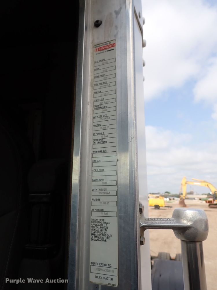 image for item DN1783 2012 Kenworth T800  semi truck