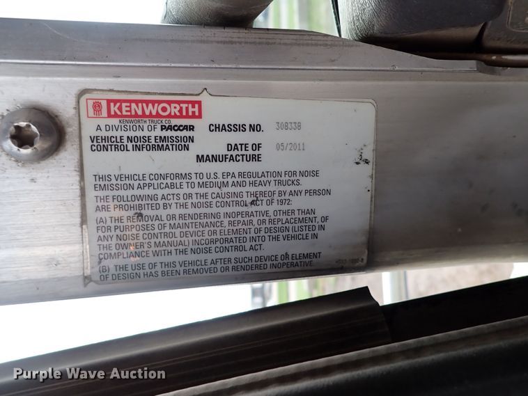 image for item DN1783 2012 Kenworth T800  semi truck