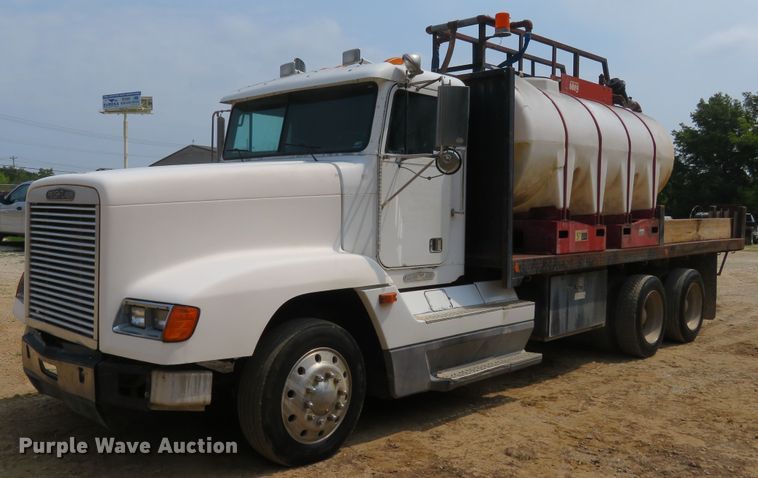 image for item FP9353 1996 Freightliner FLD120  flatbed truck