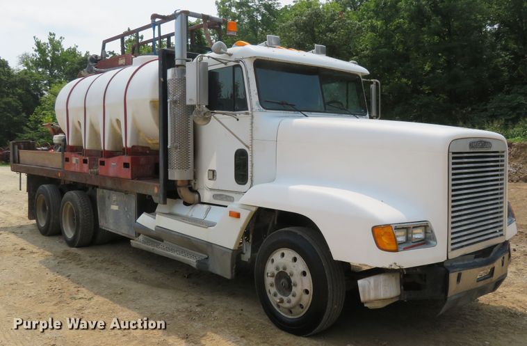 image for item FP9353 1996 Freightliner FLD120  flatbed truck