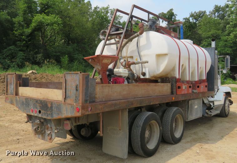 image for item FP9353 1996 Freightliner FLD120  flatbed truck