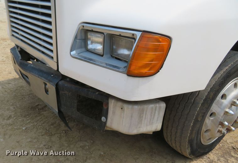 image for item FP9353 1996 Freightliner FLD120  flatbed truck