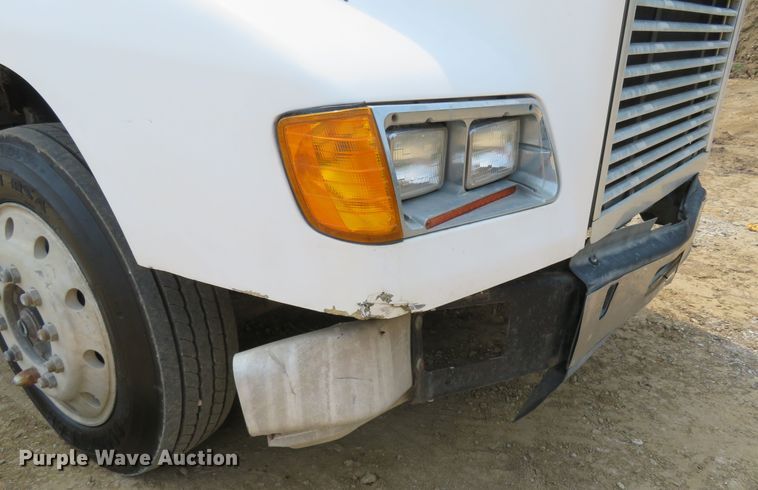 image for item FP9353 1996 Freightliner FLD120  flatbed truck