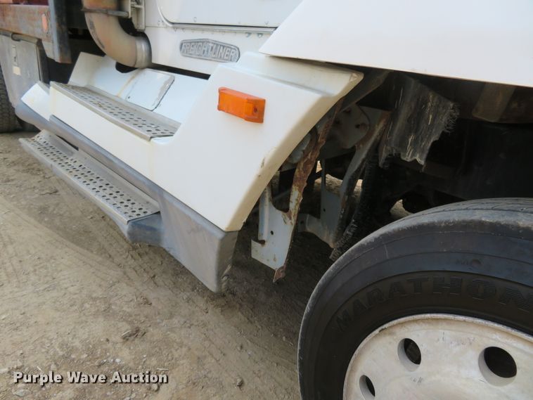 image for item FP9353 1996 Freightliner FLD120  flatbed truck