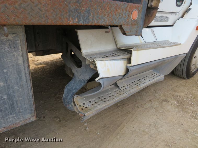 image for item FP9353 1996 Freightliner FLD120  flatbed truck