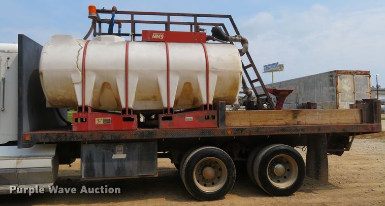 image for item FP9353 1996 Freightliner FLD120  flatbed truck