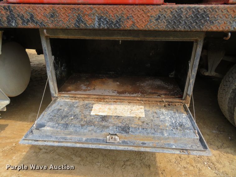 image for item FP9353 1996 Freightliner FLD120  flatbed truck