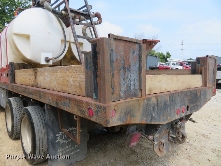 image for item FP9353 1996 Freightliner FLD120  flatbed truck